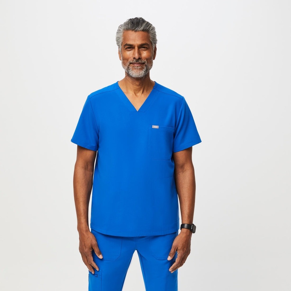 NEW FIGS Mens Chisec Three-Pocket Scrub Top Royal Blue FIONx V-Neck Size M